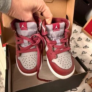 toddler boy. Nike running shoes. Size 7C